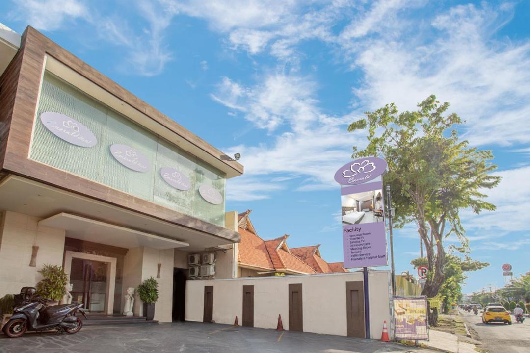 Life Emerald Hotel 수라바야 외부 사진