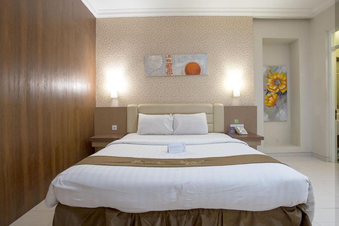 Life Emerald Hotel 수라바야 외부 사진