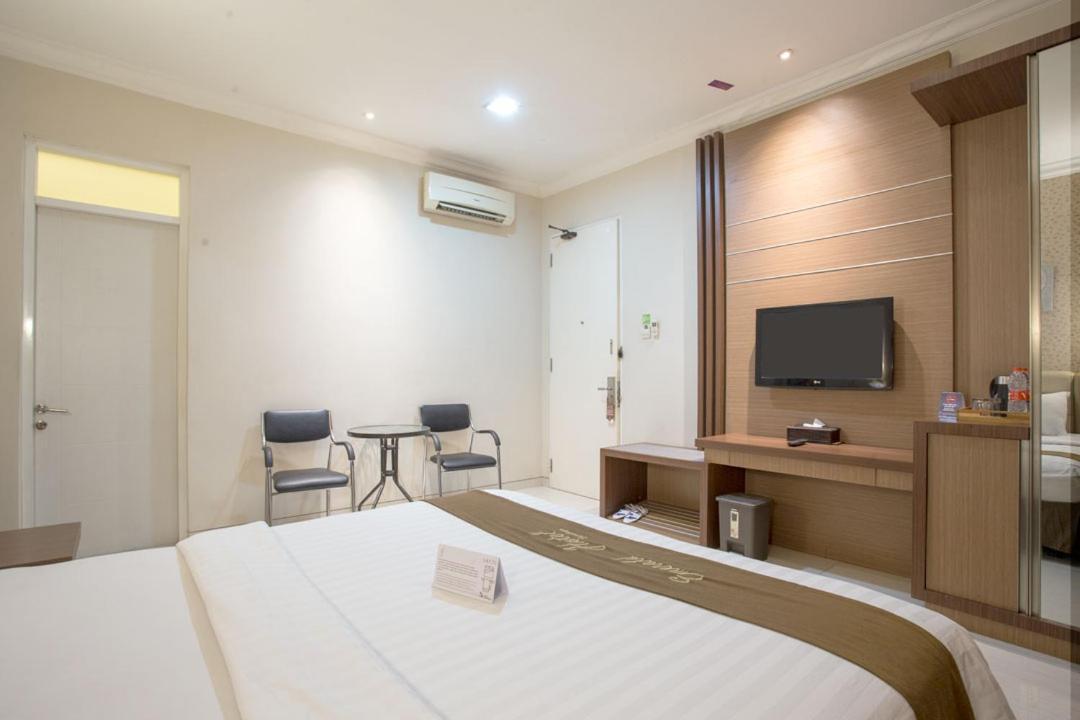 Life Emerald Hotel 수라바야 외부 사진