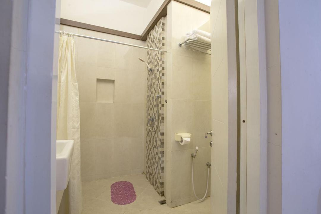 Life Emerald Hotel 수라바야 외부 사진