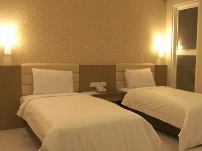 Life Emerald Hotel 수라바야 외부 사진