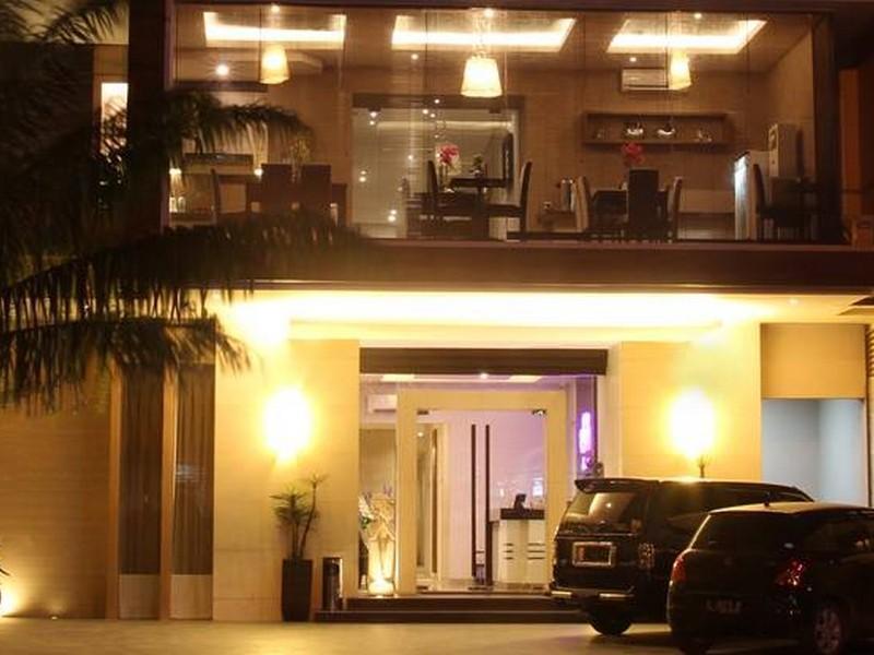 Life Emerald Hotel 수라바야 외부 사진